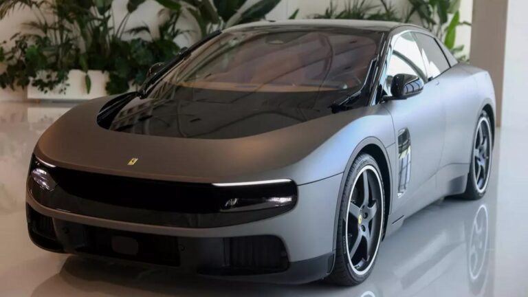 Ferrari Luce cháy hàng trước khi làn sóng chỉ trích kịp lắng xuống