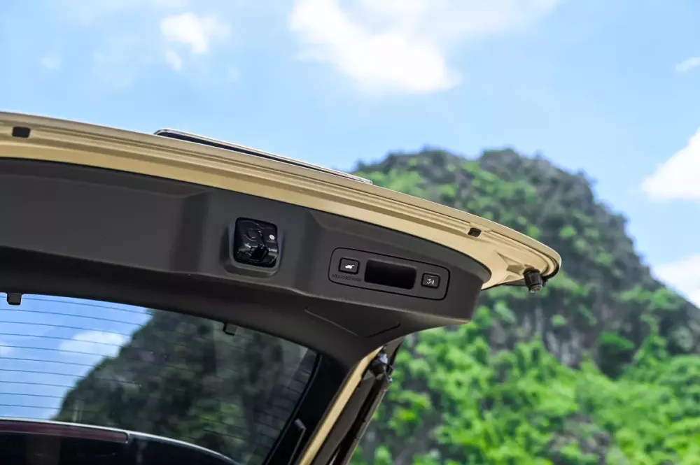 honda-hrv-12-e3c3 Honda HR-V e:HEV RS – Chiếc Hybrid thực dụng dành cho người thích lái- Ảnh 11.