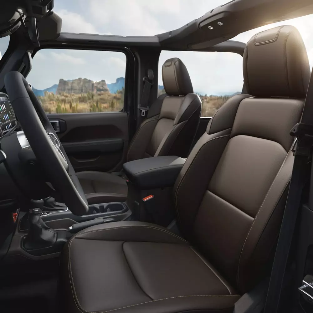 jeep-wrangler-laredo-1-b616 Jeep Wrangler Laredo được trang bị ghế bọc da Nappa