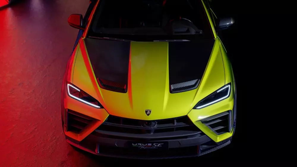 Lamborghini Urus Performante SE sở hữu nắp ca-pô bằng sợi carbon