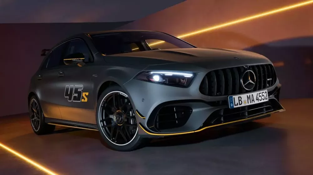 mercedes-amg-a-45-s-4matic-final-edition-3-951b-1 Mẫu xe dùng máy 4 xi-lanh mạnh nhất thế giới ra mắt phiên bản cuối cùng trước khi bị ngừng bán