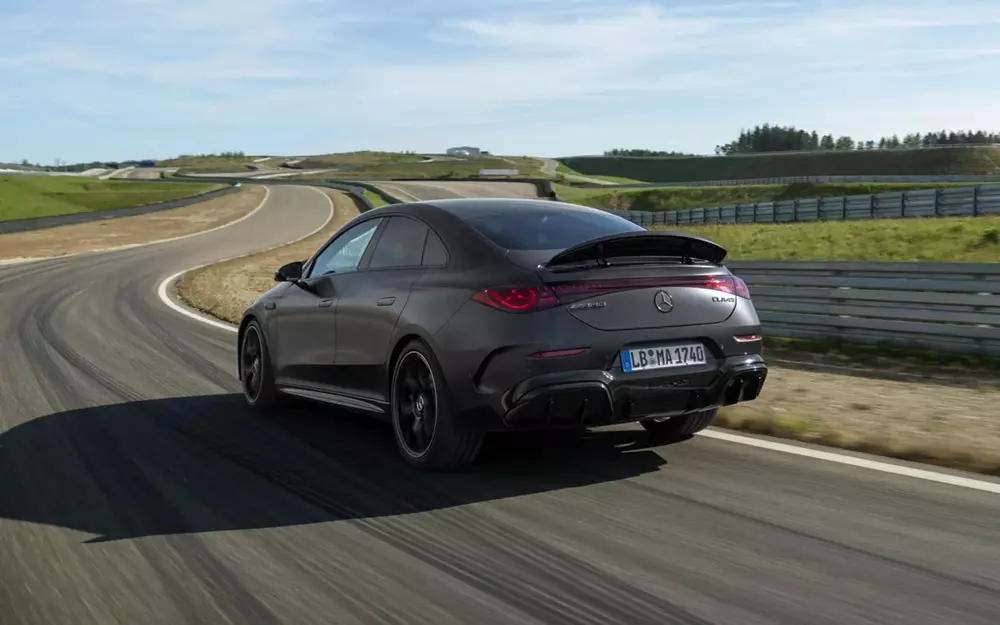 mercedes-amg-cla45-2027-4-cde2 Mercedes-AMG CLA45 2027 được trang bị cánh gió chủ động phía sau