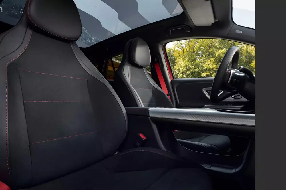 Hàng ghế trước của Mercedes-Benz GLA 2027