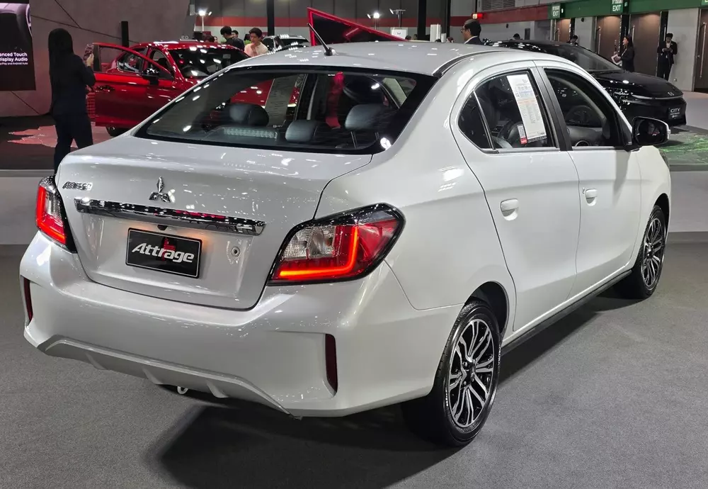 mitsubishi-attrage-2026-15-6800 Mitsubishi Attrage 2026 có thêm hệ thống an toàn chủ động ADAS