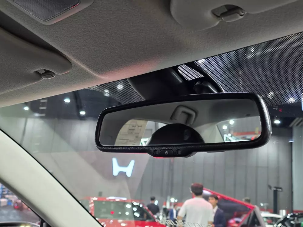 mitsubishi-attrage-2026-23-9e04 Mitsubishi Attrage 2026 bản cao dùng gương chiếu hậu chống chói tự động