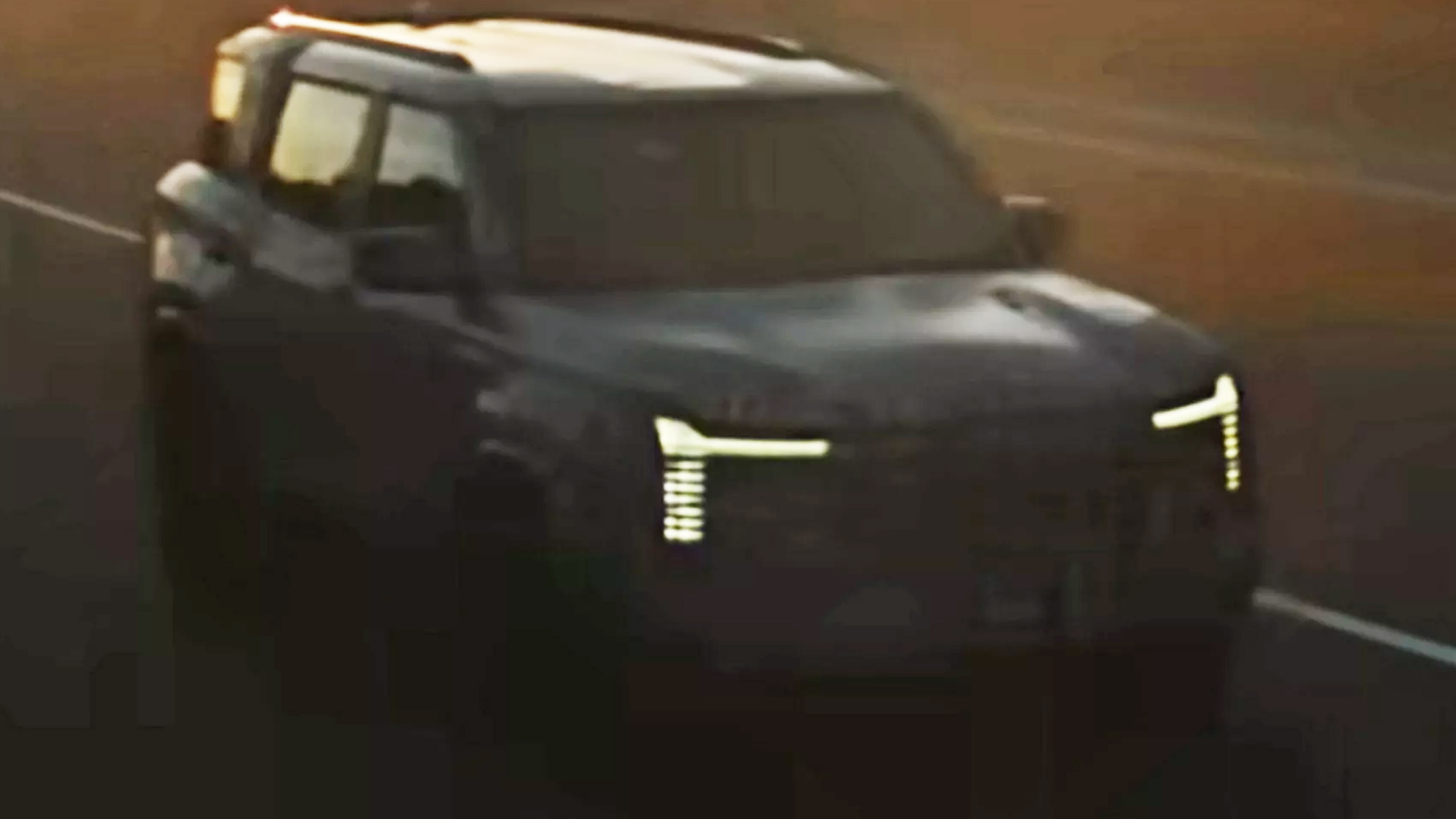 Mitsubishi-Pajero-Teaser-1a.jpg Mitsubishi-Pajero-Teaser-1a.jpg