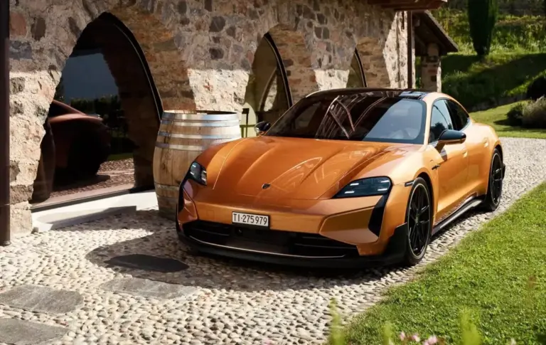 Sở hữu ba chiếc Taycan vẫn chưa đủ, khách hàng đặt Porsche “thửa riêng” chiếc thứ tư
