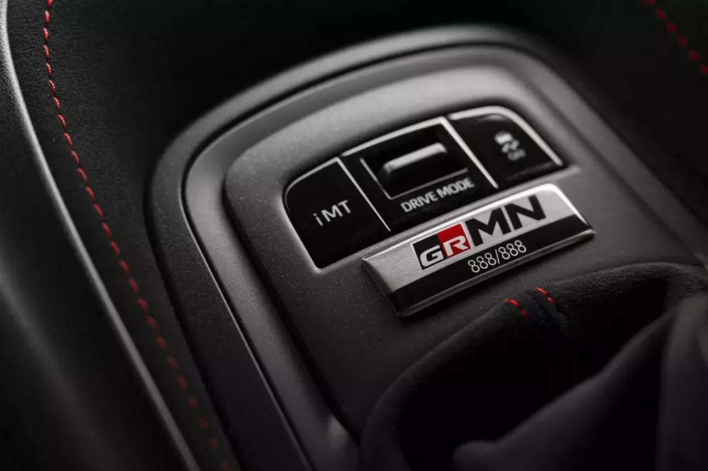 toyota-grmn-corolla-2-b5d4 Chỉ có đúng 730 chiếc Toyota GRMN Corolla được xuất xưởng