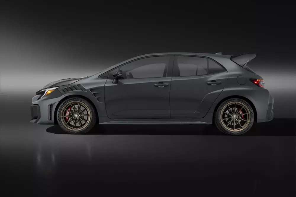 toyota-grmn-corolla-7-19bf Toyota GRMN Corolla sở hữu mâm rèn và lốp Michelin Pilot Sport Cup 2