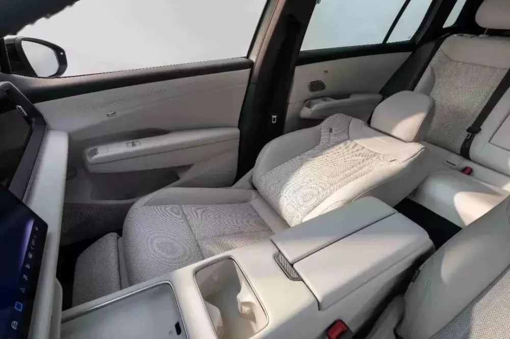 volkswagen-id-aura-t6-8-75a6 Ghế của Volkswagen ID. Aura T6 có thể ngả phẳng về phía sau