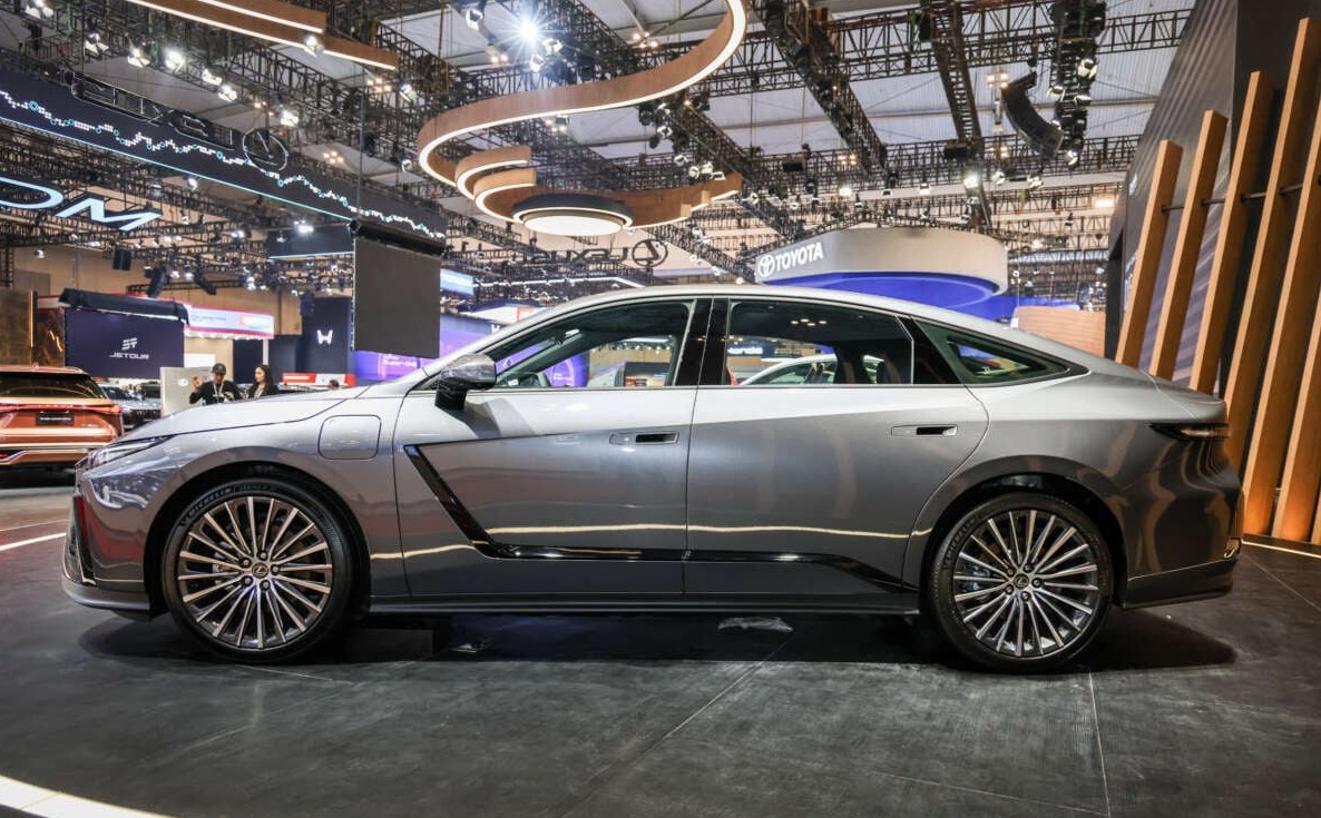 2026-GIIAS-Lexus-ES350h-Luxury-1-1200x8015.jpg 2026-GIIAS-Lexus-ES350h-Luxury-1-1200x8015.jpg