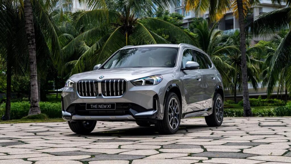 BMW X1 2026 ra mắt Việt Nam: Giá từ 1,668 tỷ đồng, cạnh tranh Mercedes-Benz GLA và Audi Q3