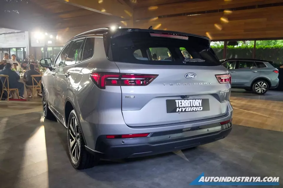 ford-territory-hybrid-platinum-2-20e9 Ford Territory Hybrid Platinum ra mắt Đông Nam Á, liệu có cửa về Việt Nam? - Ảnh 5.