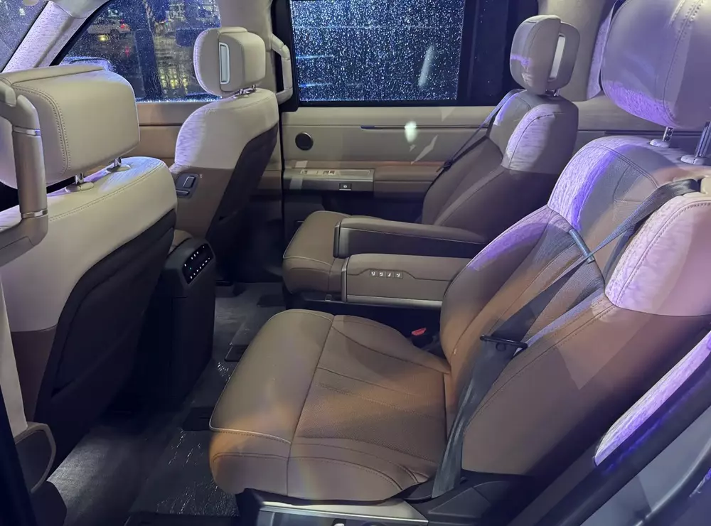 freelander-8-15-cee9 2 ghế thương gia phía sau của Freelander 8