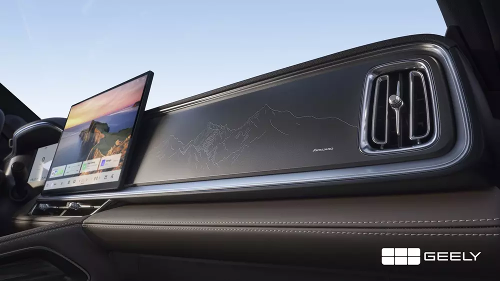 geely-monjaro-em-i-2-676e Mảng trang trí với họa tiết núi trên mặt táp-lô của Geely Monjaro EM-i
