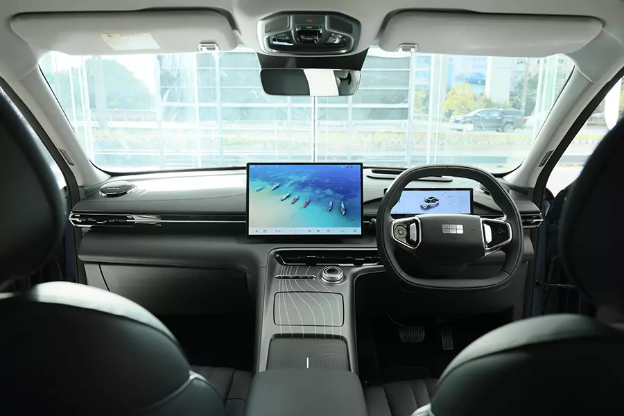 Khoang lái của Geely Starray EM-R