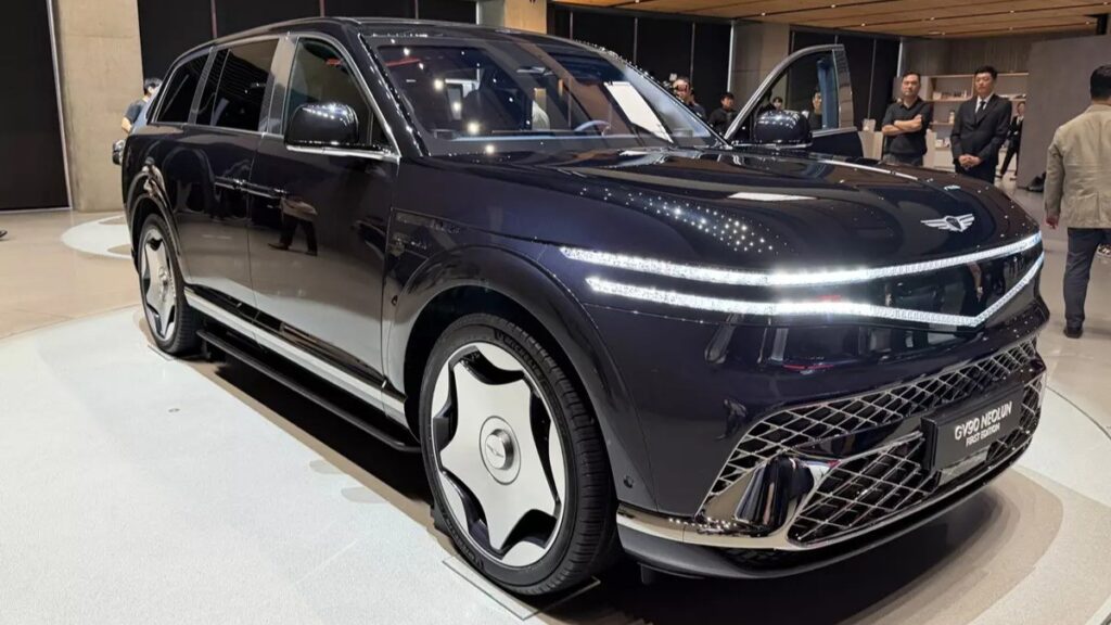 Genesis GV90 trình làng, nhắm tới khách hàng của BMW và Mercedes với những chi tiết như Rolls-Royce
