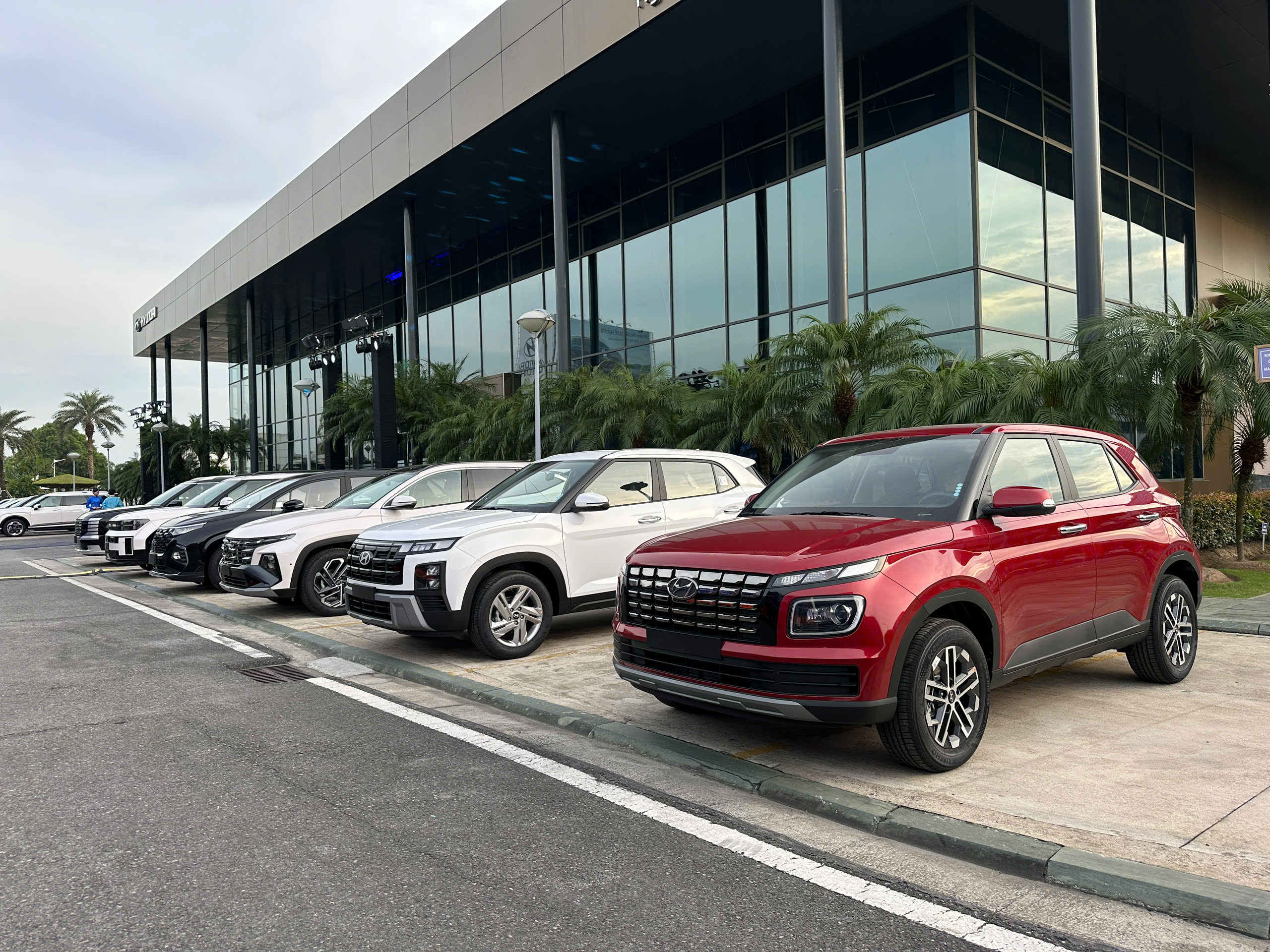 Hyundai-1.jpg Hyundai-1.jpg