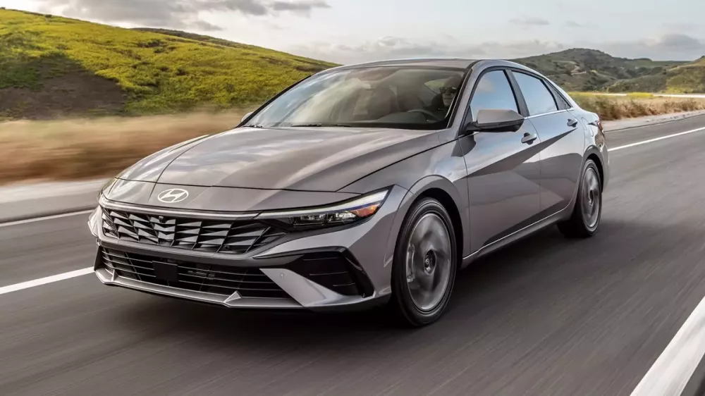 hyundai-elantra-1-dc07-1 Hyundai thăng hoa nhờ xe xăng, Elantra và Tucson gánh doanh số