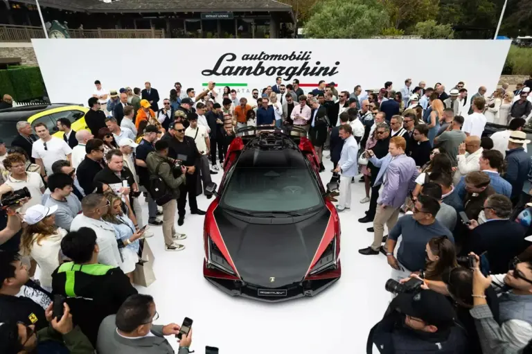 Lamborghini giới thiệu “siêu bò” nhanh và mạnh nhất từ trước đến nay