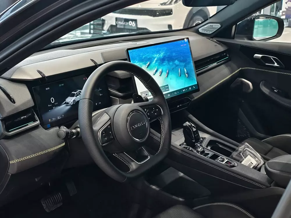 lynk-co-03-9-85bf Khoang lái của Lynk & Co 03