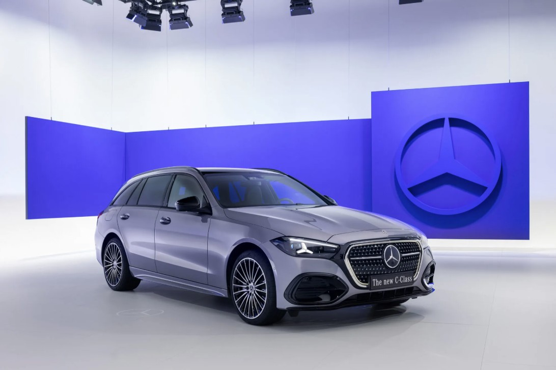 Mercedes-Benz C-Class facelift.jpg Mercedes-Benz C-Class facelift.jpg