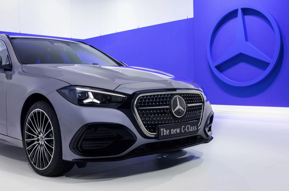 Mercedes-Benz C-Class facelift 6.jpg Mercedes-Benz C-Class facelift 6.jpg
