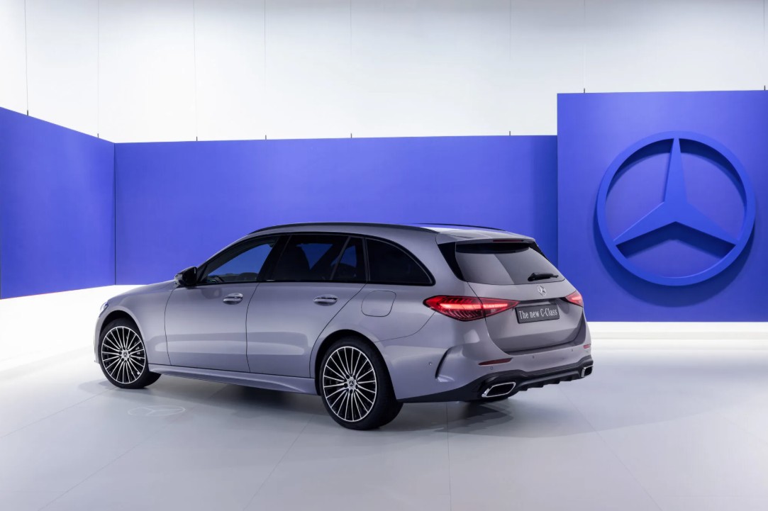 Mercedes-Benz C-Class facelift 2.jpg Mercedes-Benz C-Class facelift 2.jpg