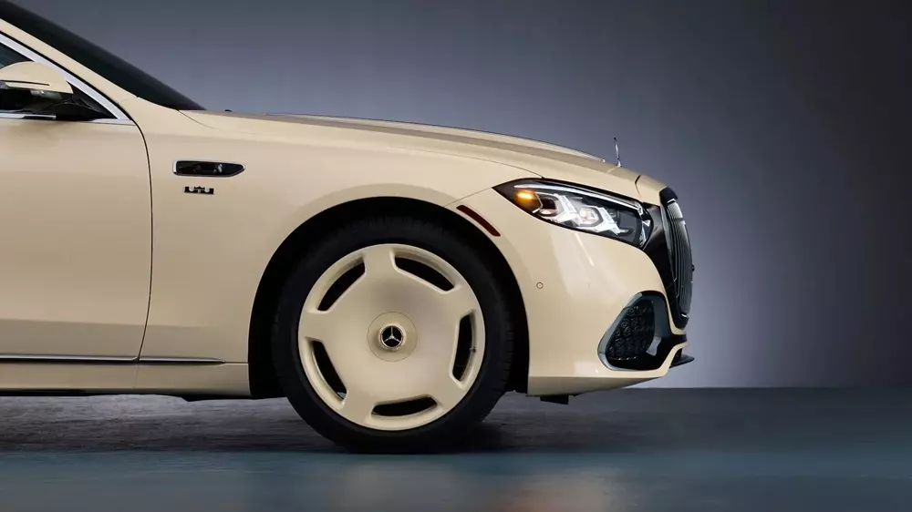 mercedes-maybach-s-680-lebron-james-3-7b17 Bộ mâm đặc của chiếc Mercedes-Maybach S-Class được sơn màu giống thân xe