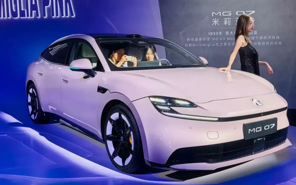 mg-07-3-056c MG 07 có nhiều màu sắc như hồng