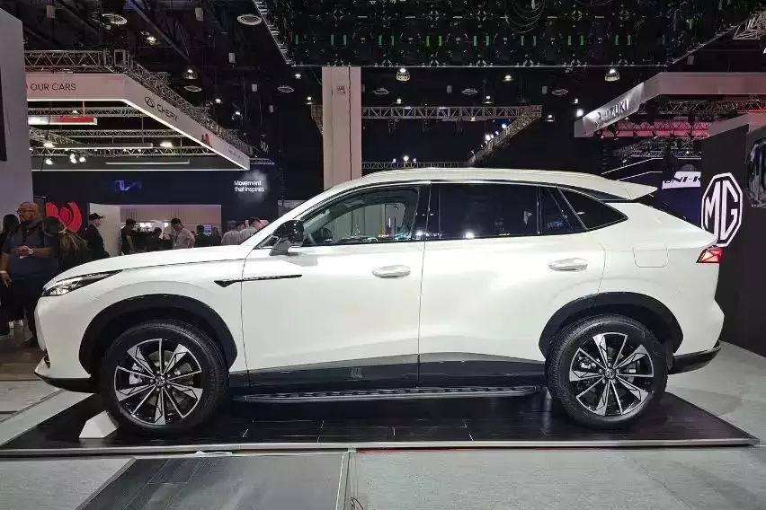 mg-hs-10-0137 MG HS 2027 sắp ra mắt Việt Nam có gì để cạnh tranh với Mazda CX-5 và Honda CR-V? - Ảnh 5.