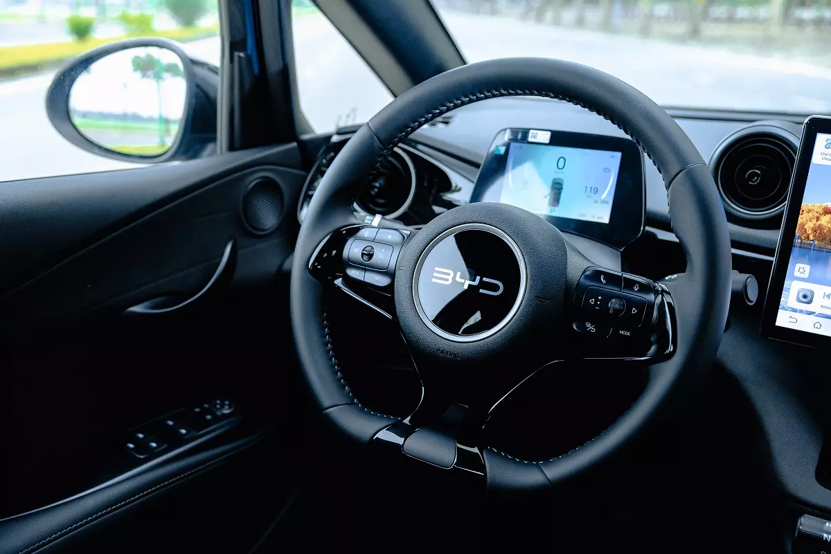 minh9106-f92e Review BYD Dolphin - chiếc xe điện nhỏ mà "có võ" giữa lòng đô thị - Ảnh 2.