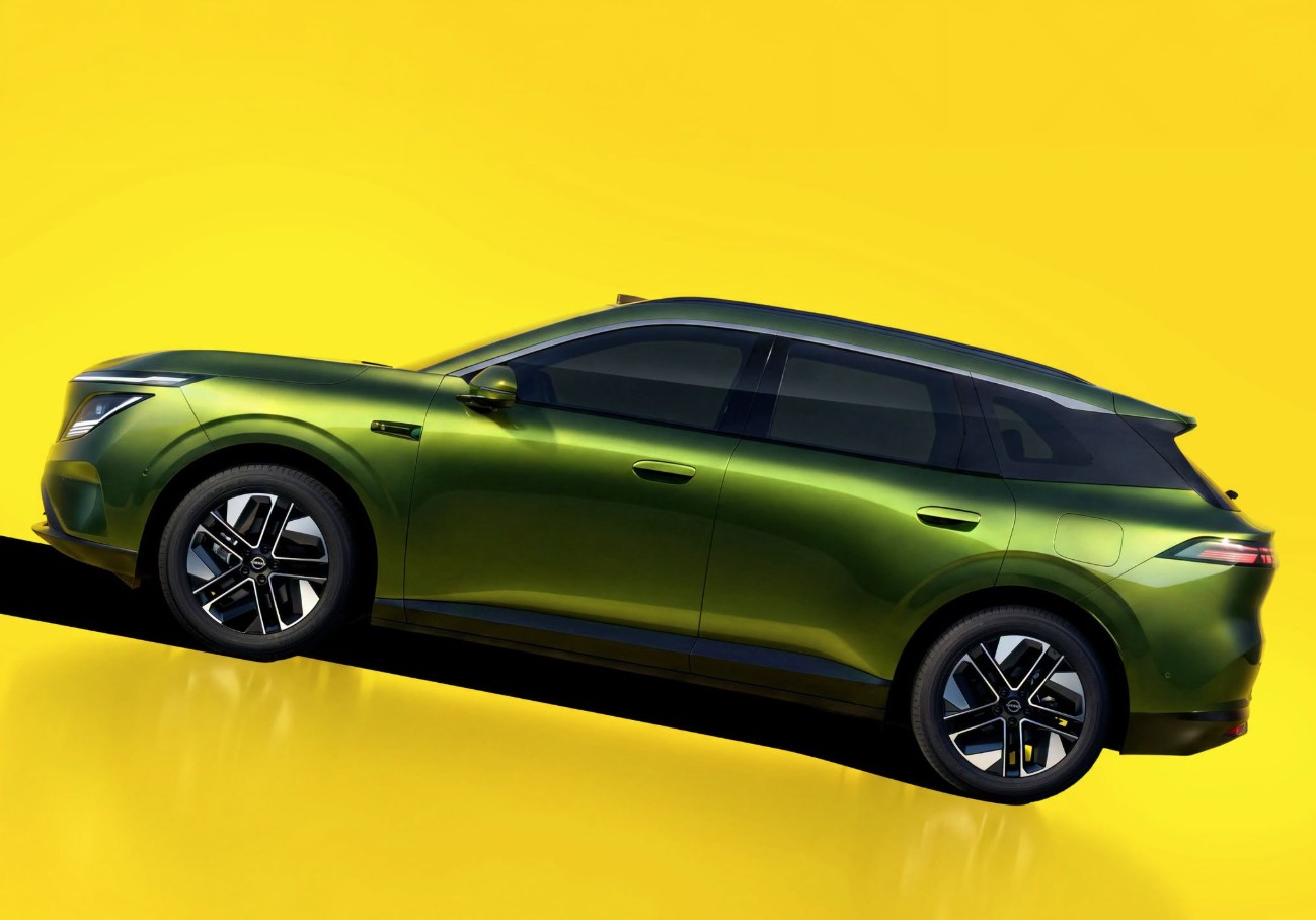 Nissan NX7-2.jpg Nissan NX7-2.jpg