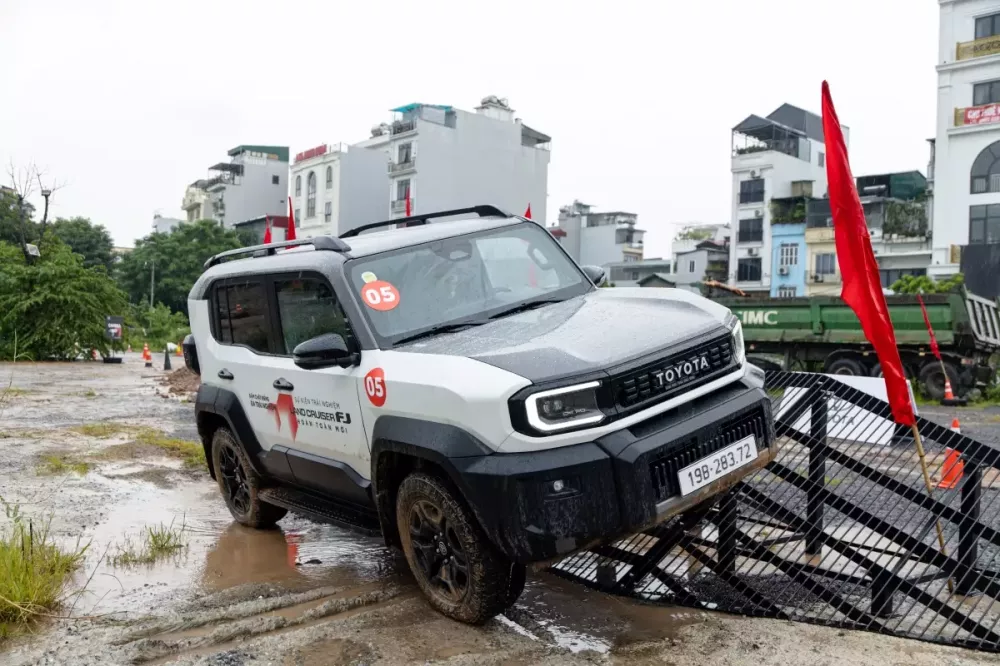 r3do3534-4a31 Người dùng lái thử Toyota Land Cruiser FJ: "Không như lời đồn, mua về chỉ để đi phố hơi phí"- Ảnh 4.