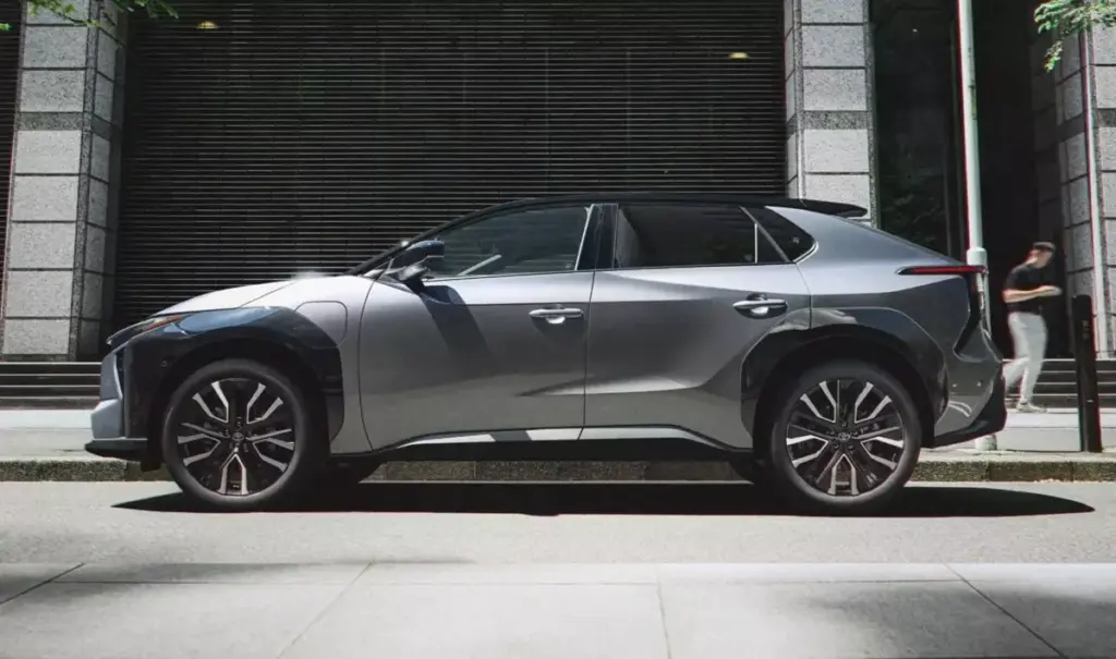 Khách hàng mua mẫu SUV điện này của Toyota được hưởng mức trợ cấp bằng nửa giá xe