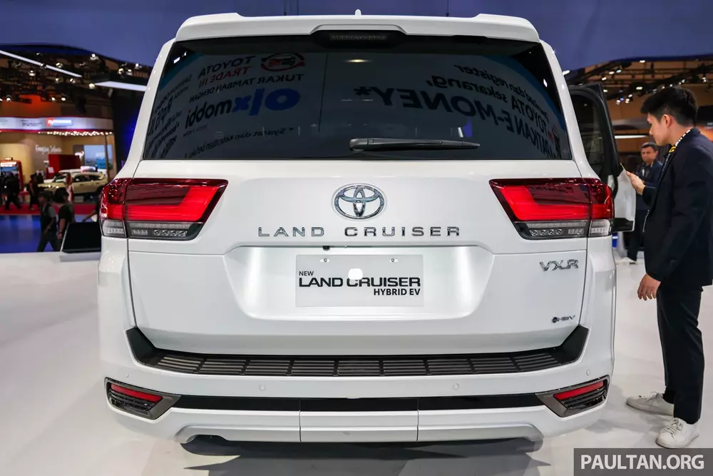 toyota-land-cruiser-hybrid-2026-2-54e0 Toyota Land Cruiser Hybrid 2026 tiếp tục ra mắt Đông Nam Á trước ngày về Việt Nam - Ảnh 4.
