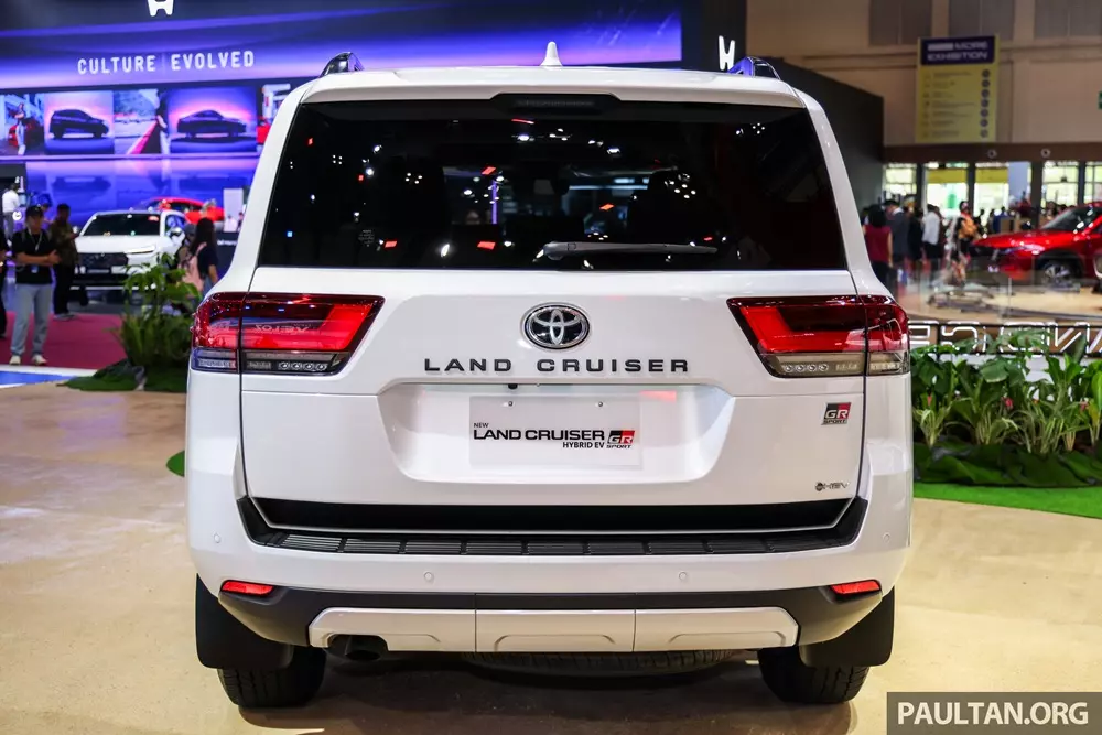 toyota-land-cruiser-hybrid-2026-4-6093 Toyota Land Cruiser Hybrid 2026 tiếp tục ra mắt Đông Nam Á trước ngày về Việt Nam - Ảnh 5.