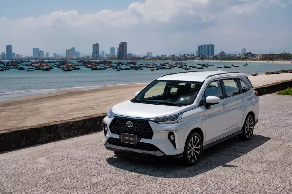 toyota-veloz-cross-1-b5ec Giữa cơn sốt xe điện, Toyota Veloz Cross âm thầm viết lại luật chơi MPV cỡ nhỏ- Ảnh 1.