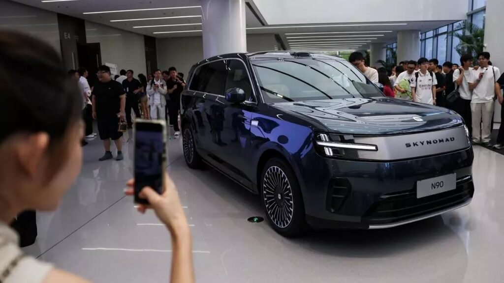 SUV mới của Xiaomi chính thức trình làng, có thể chạy 505 km không cần xăng, giá từ 38.400 USD