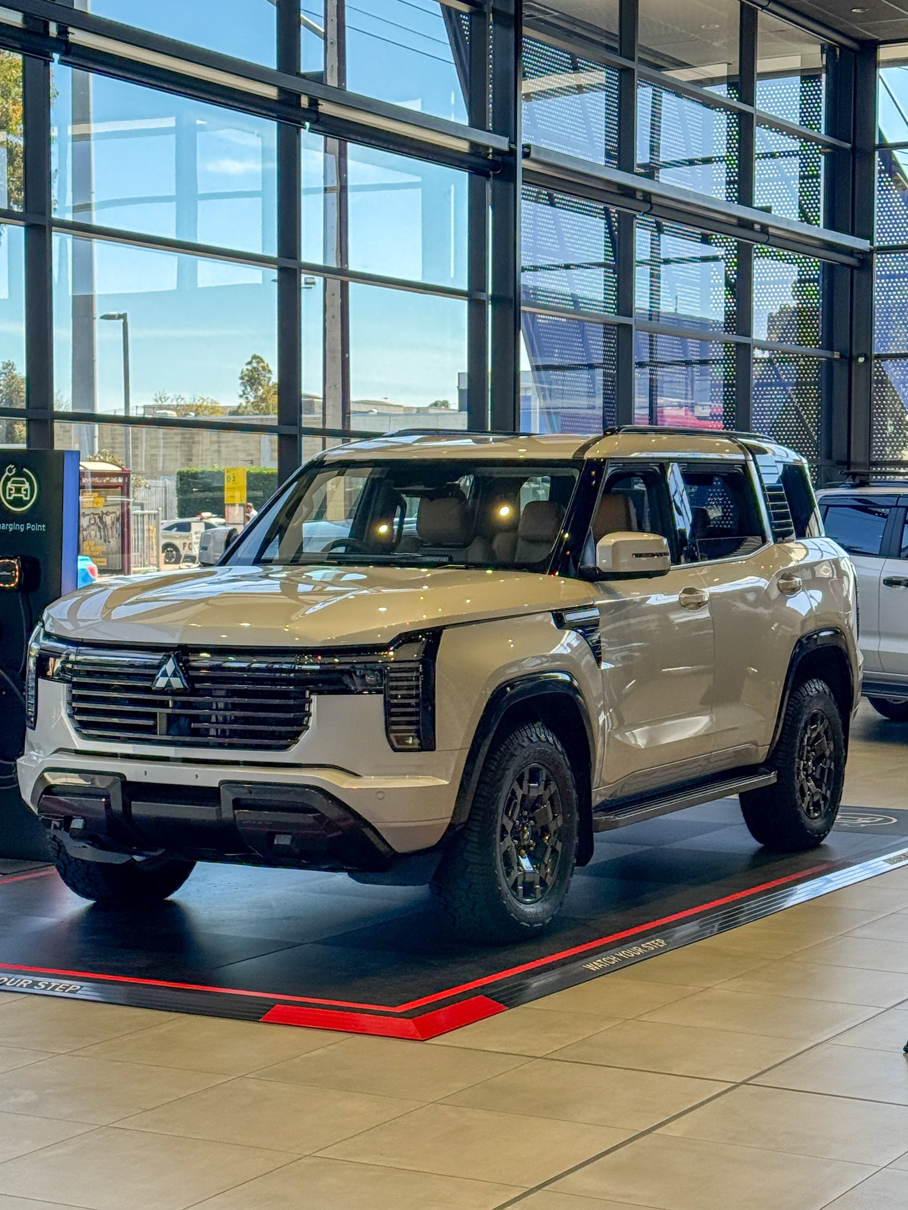 2027 Mitsubishi Pajero 2.jpg 2027 Mitsubishi Pajero 2.jpg