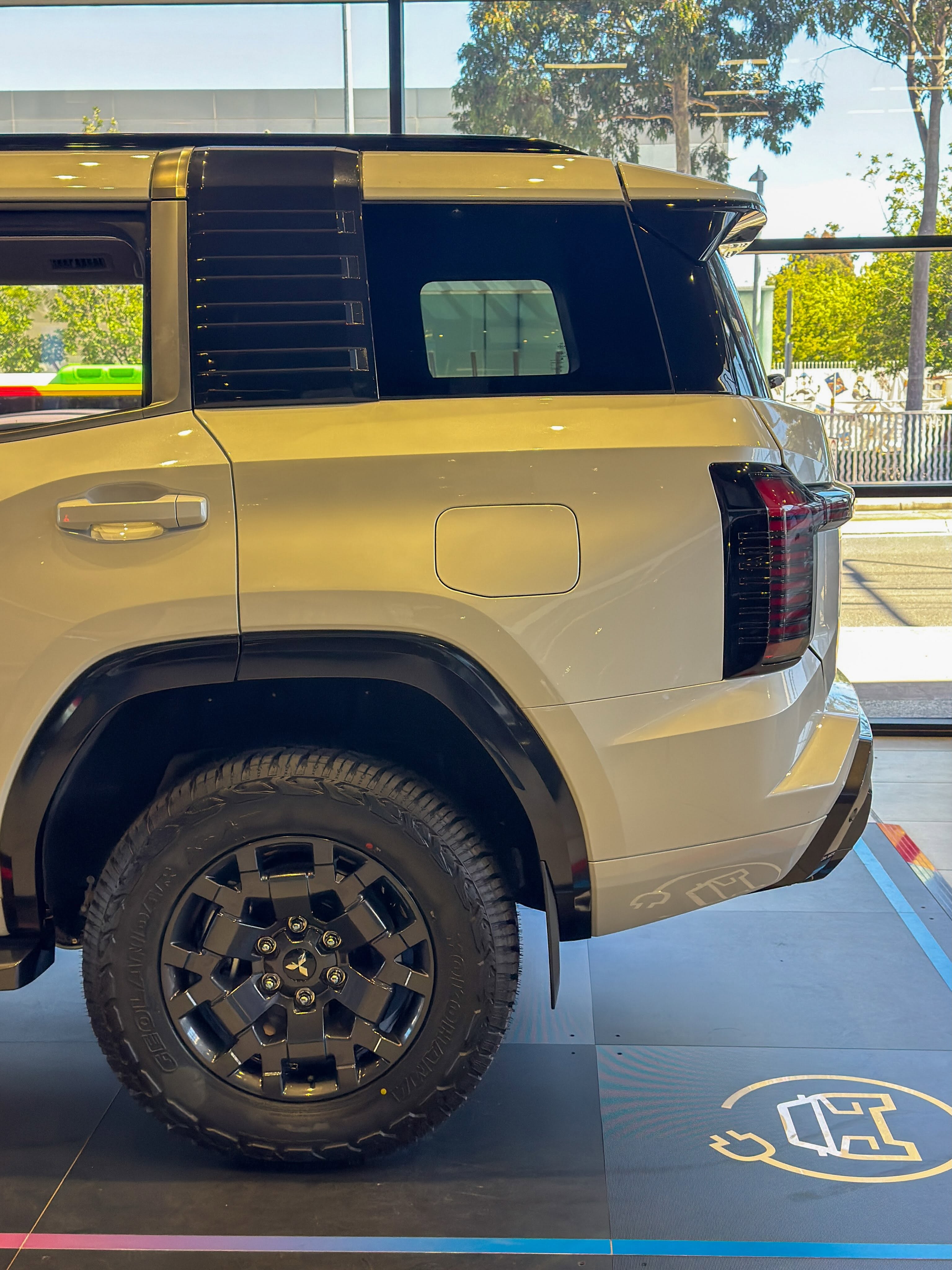 2027 Mitsubishi Pajero 5.jpg 2027 Mitsubishi Pajero 5.jpg