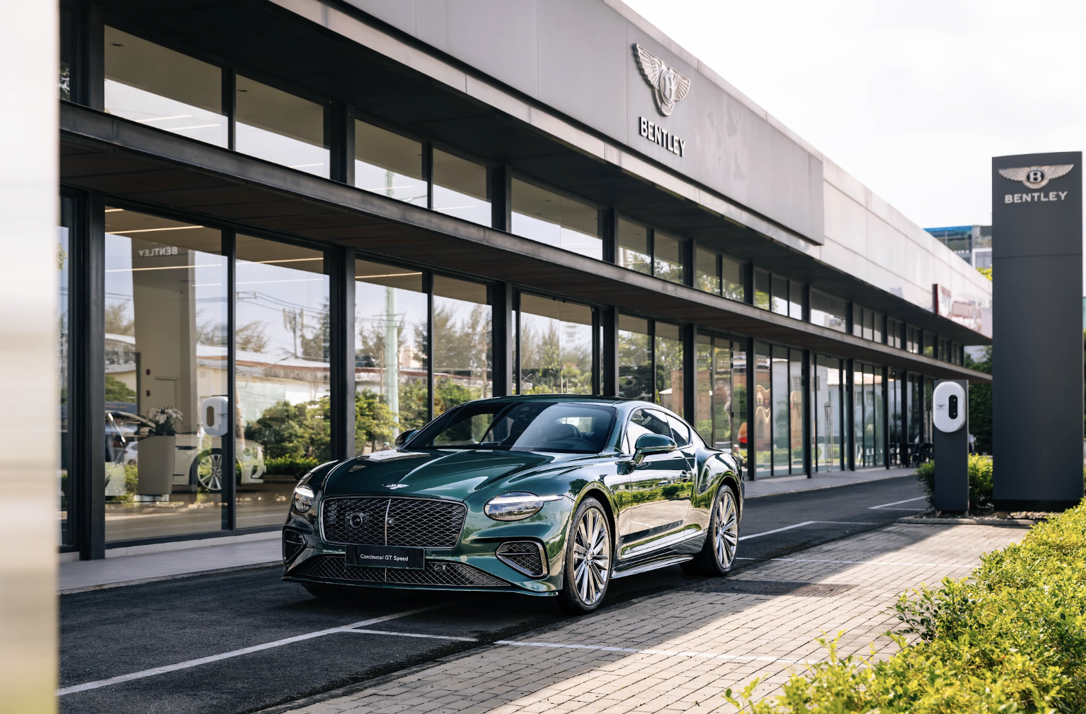 Bentley.png Bentley.png