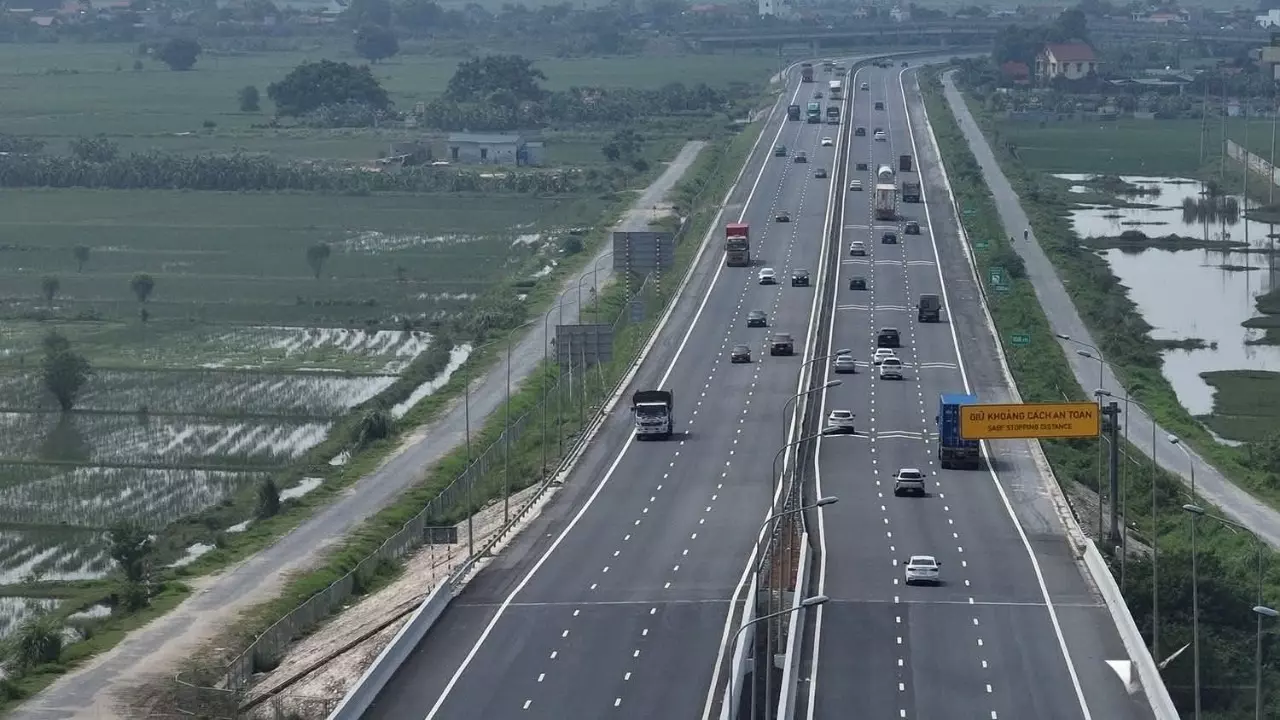 cao-toc-tin-5b5e Giữ khoảng cách an toàn.