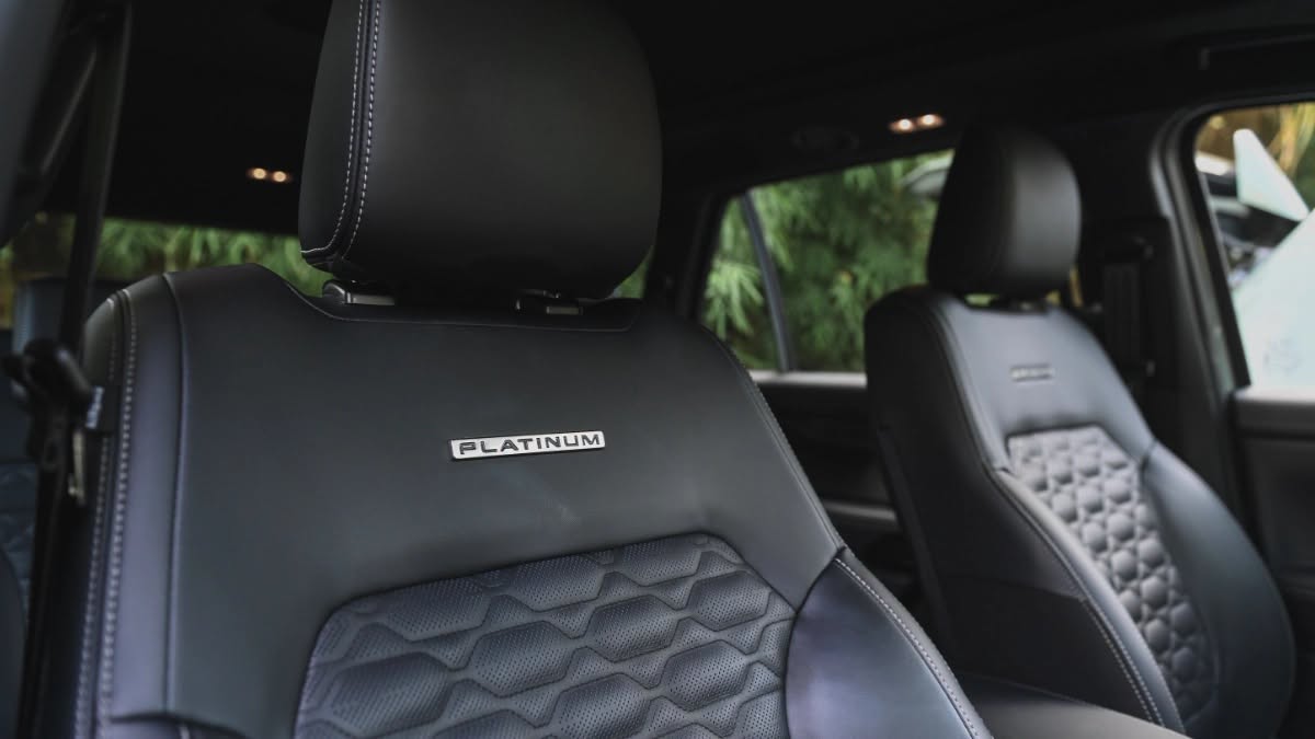 Ford Everest Platinum 6.jpg Ford Everest Platinum 6.jpg