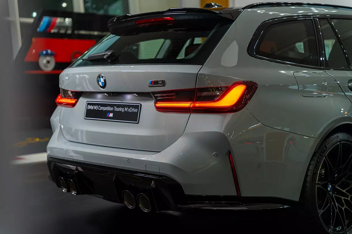 huy04772-60a2 Cận cảnh BMW M3 hơn 5 tỷ đồng - làn gió mới cho giới mê tốc độ - Ảnh 9.