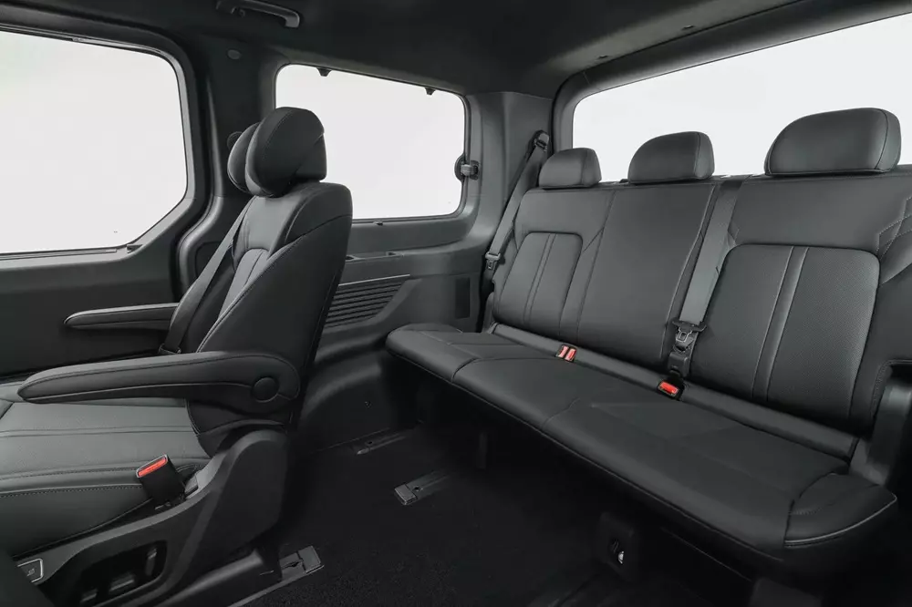 hyundai-staria-electric-2027-4-4611 Xe van điện Hyundai Staria Electric 2027 được mở rộng thị trường, nội thất 9 chỗ, cốp siêu rộng - Ảnh 6.