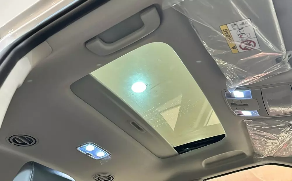 kia-carens-clavis-10-1112 Ngắm hình ảnh "bằng xương, bằng thịt" của Kia Carens Clavis tại đại lý Việt: thiết kế mới, trang bị "xịn" hơn - Ảnh 8.