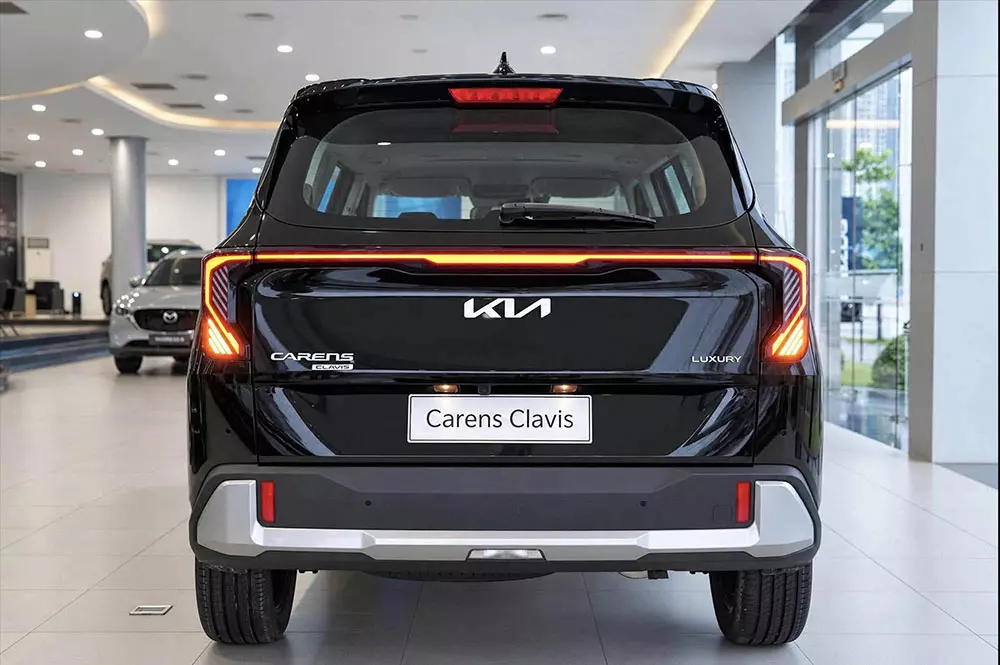 kia-carens-clavis-3-4a6b Ngắm hình ảnh "bằng xương, bằng thịt" của Kia Carens Clavis tại đại lý Việt: thiết kế mới, trang bị "xịn" hơn - Ảnh 9.