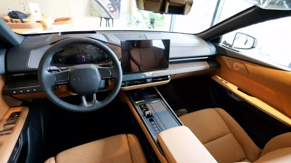 lexus-es-11-1832 Khoang lái bên trong Lexus ES 2027