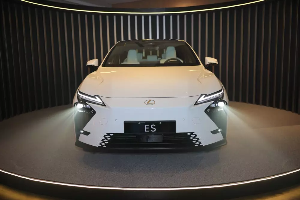 lexus-es-12-1c20 Lexus ES 2027 bản thuần điện